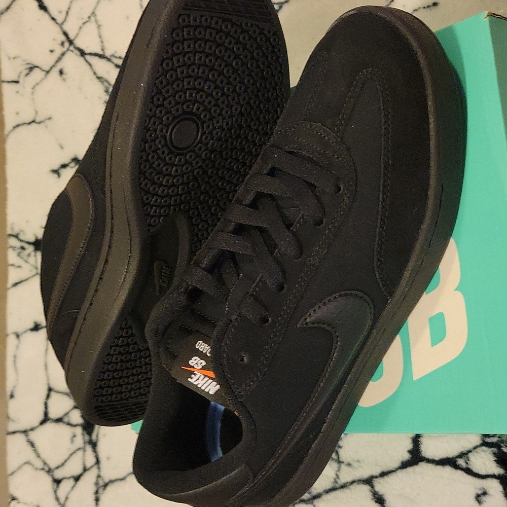 NIKE SB SZ 7